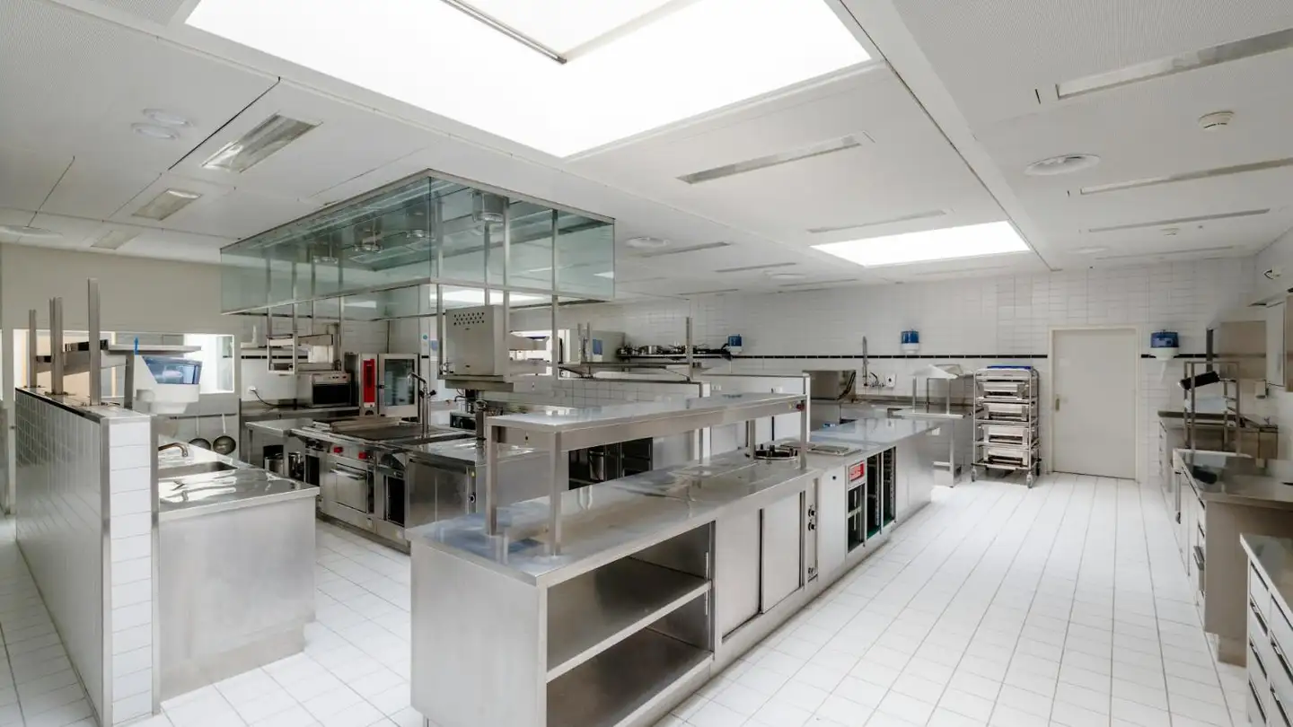 Commercial for rent - Bachtobelstrasse 1, 8810 Horgen