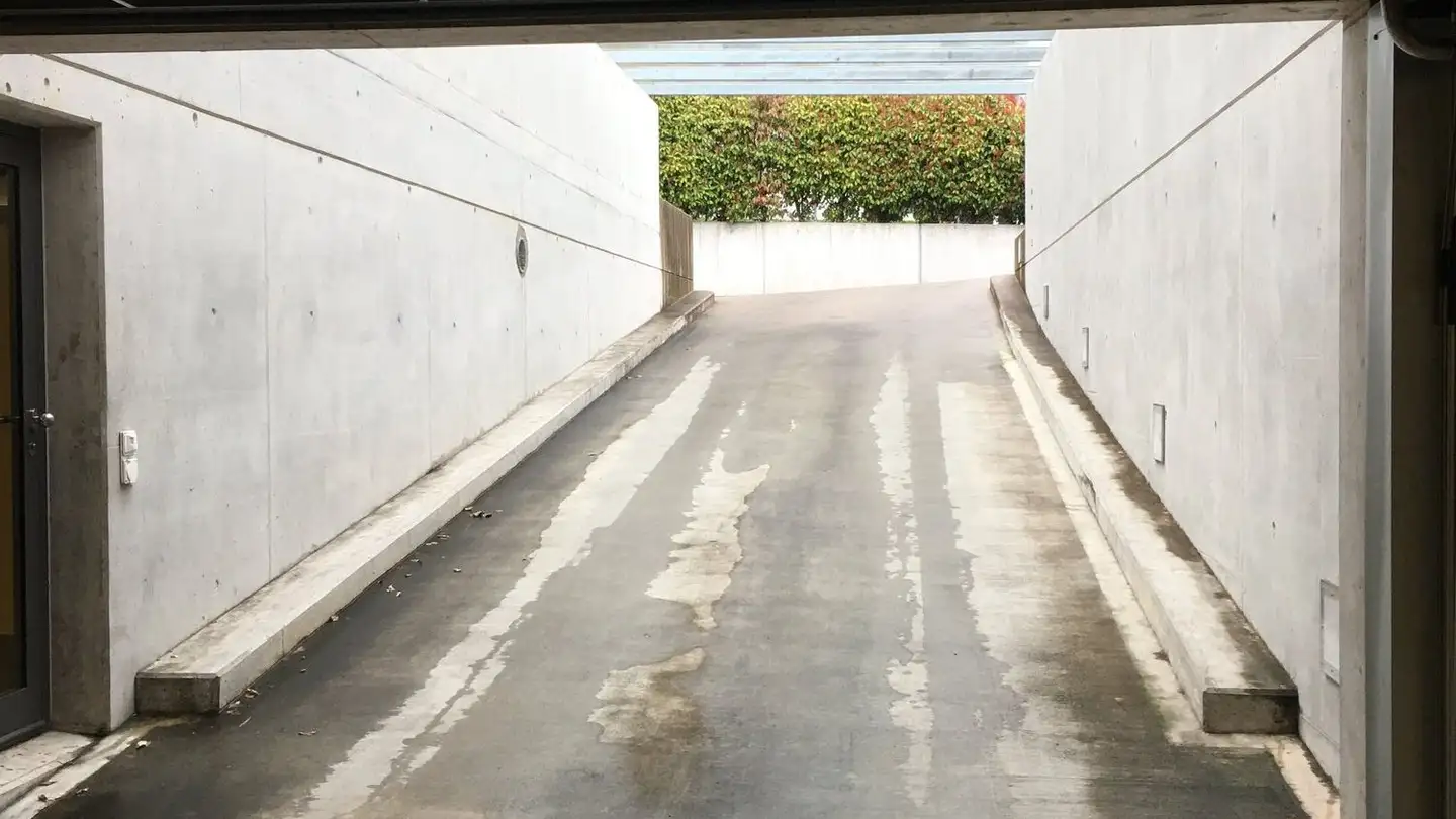 Place de parking souterraine à louer - Landstrasse 51, 8750 Glarus - Photo 3