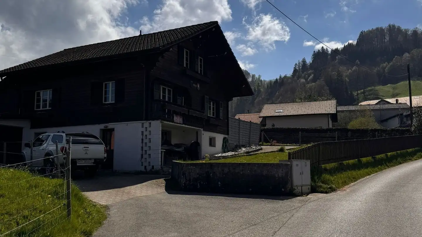 Casa singola in affitto - Sur La Roche, 1634 La Roche FR