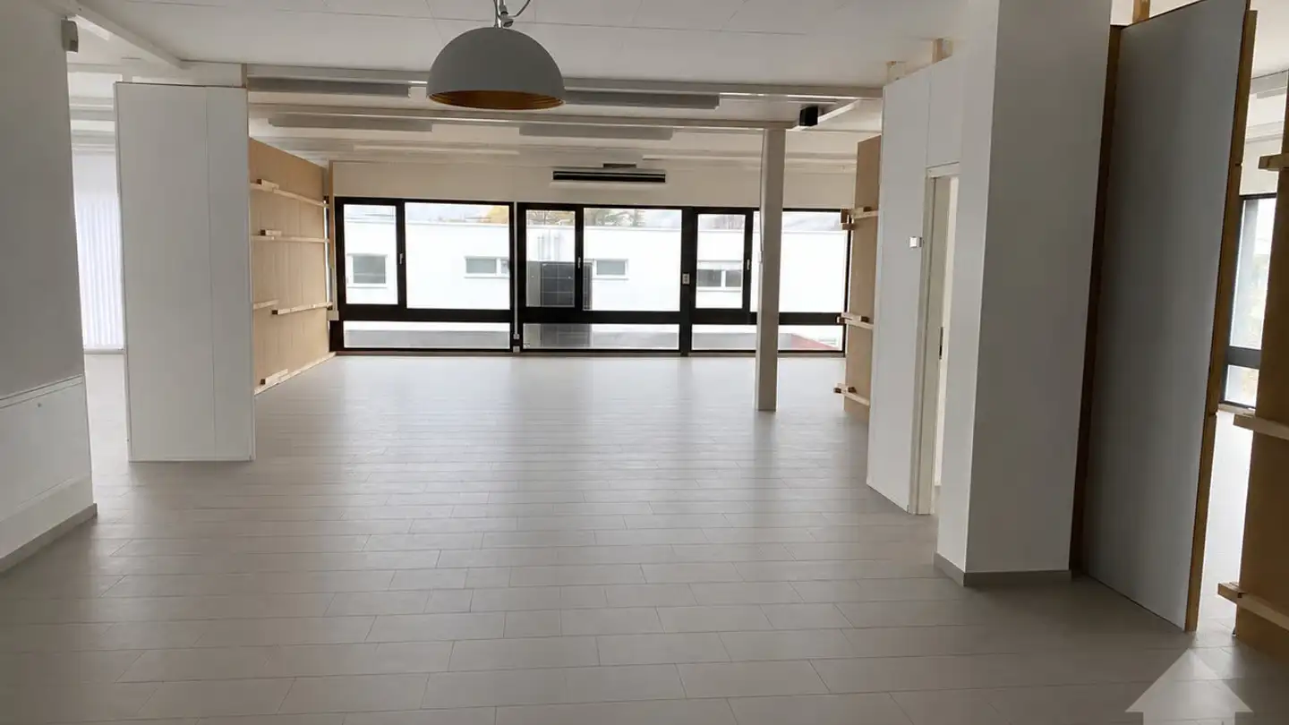 Shop for rent - Avenue De La Gare 39, 1964 Conthey