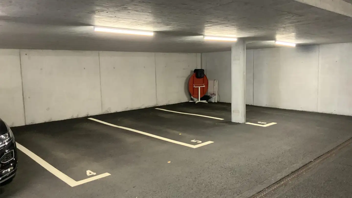 Place de parking souterraine à louer - Hochwangstrasse 9, 7012 Felsberg - Photo 2