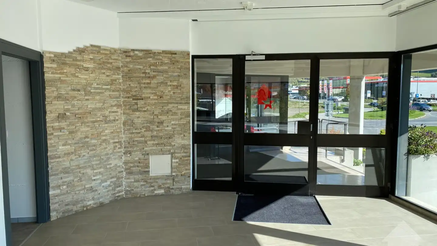 Shop for rent - Avenue De La Gare 39, 1964 Conthey
