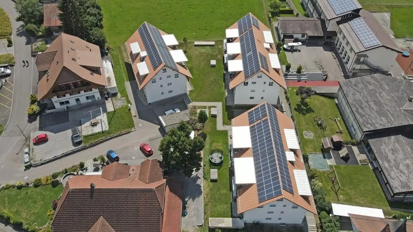 Place de parking intérieure pour moto à louer - Lilienweg 1a, 3638 Blumenstein