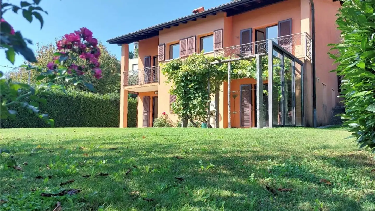 Villa for sale - 6927 Agra