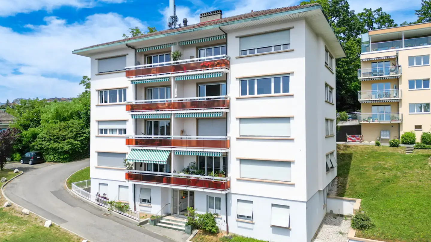 Place de parking extérieure à louer - Avenue Charles Ferdinand Ramuz 98, 1009 Pully