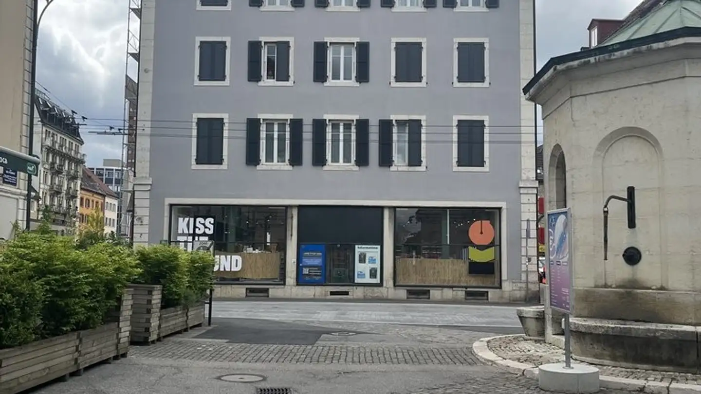 Negozio con vetrina in affitto - Rue Du Marché 2, 2300 La Chaux-de-Fonds