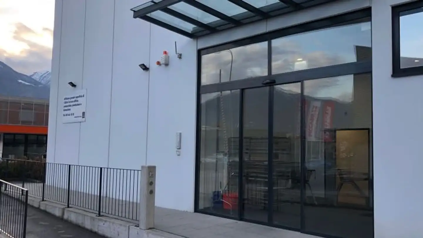 Commerciale in affitto - Via Cantonale, 6595 Riazzino - Photo 2