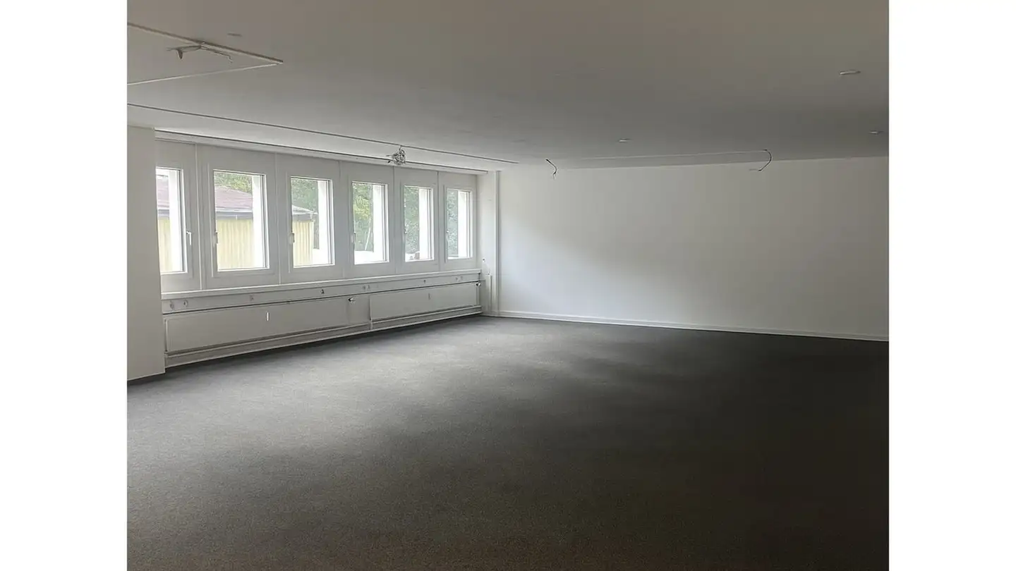 Office space for rent - Bruggacherstrasse 24, 8117 Fällanden