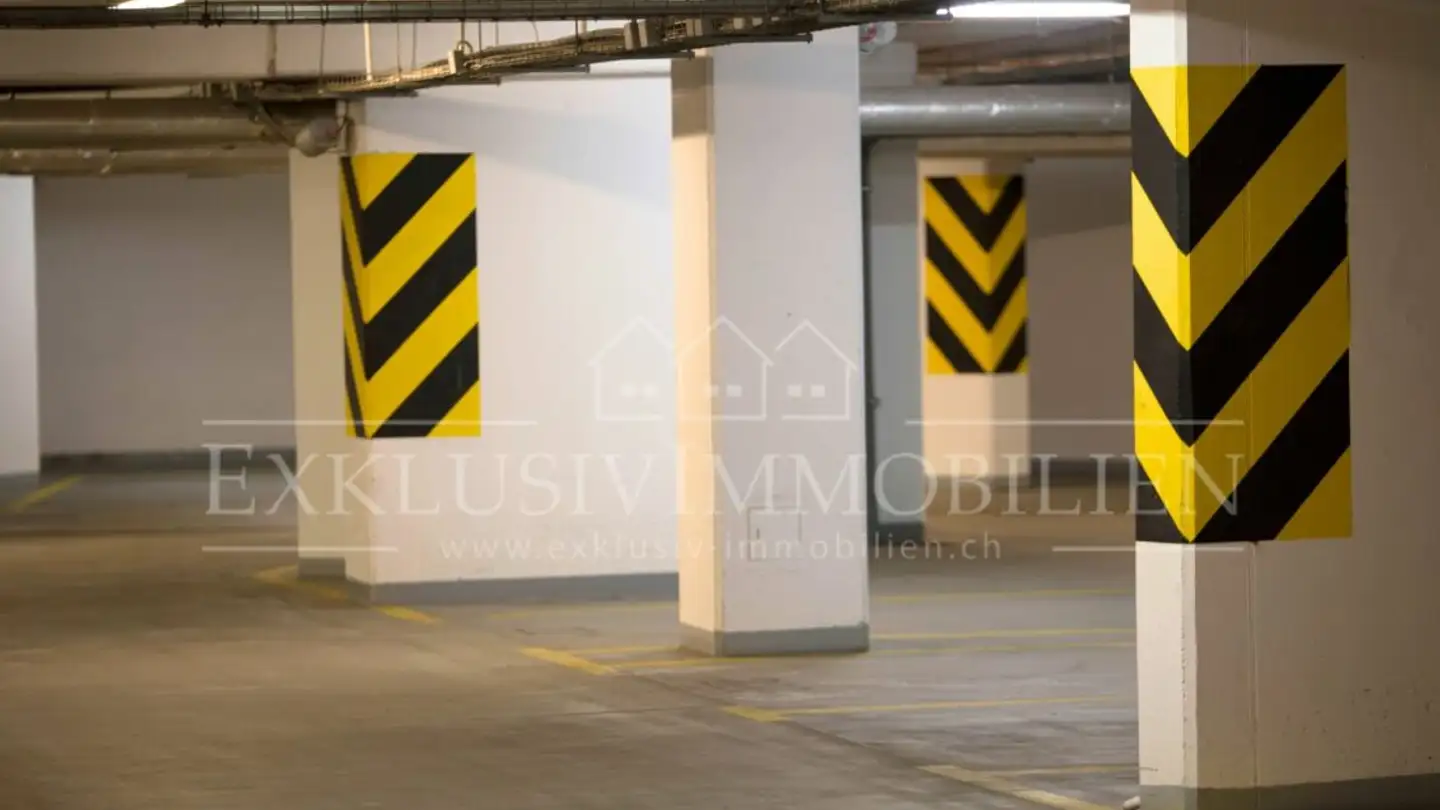 Outdoor parking space for sale - 8835 Feusisberg