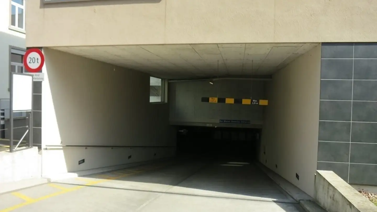 Indoor motorbike parking space for rent - Palmstrasse 8, 8400 Winterthur - Photo 2