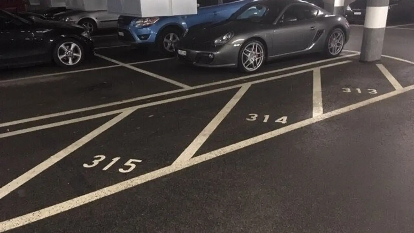 Indoor motorbike parking space for rent - Palmstrasse 8, 8400 Winterthur - Photo 3