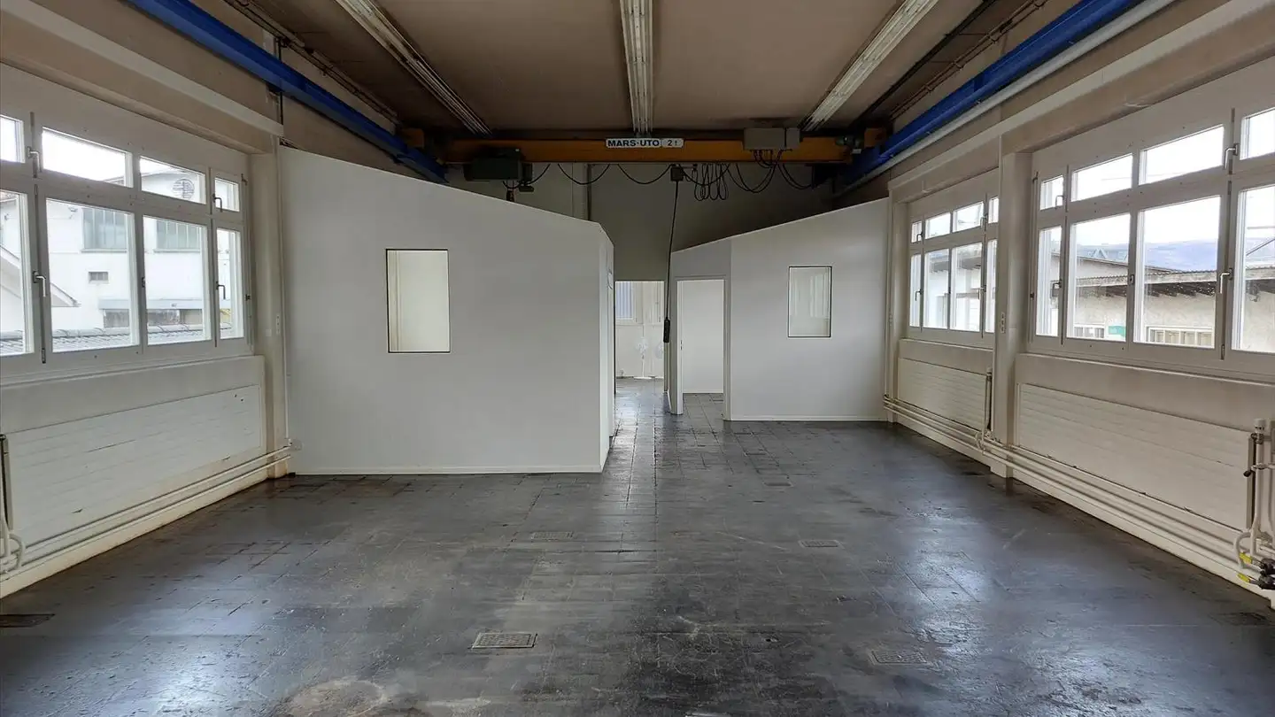 Commercial à louer - Tramstrasse 64a, 4142 Münchenstein