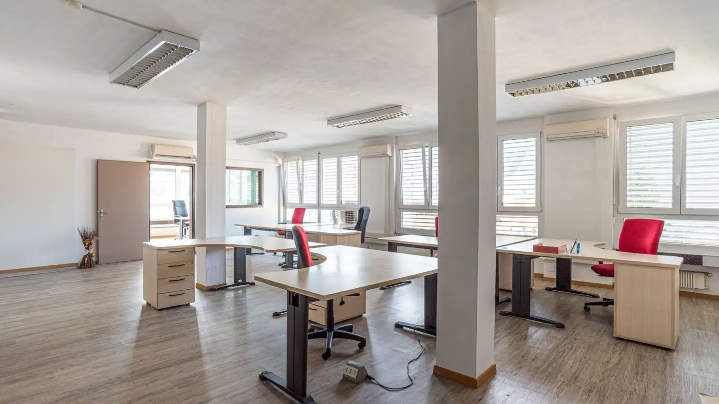 Spazio ufficio in affitto - Via Maestri Comacini 7, 6830 Chiasso