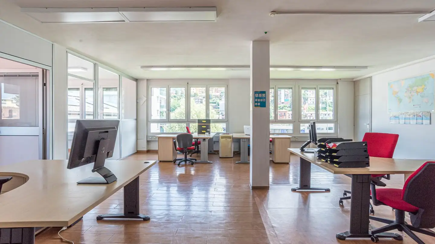 Spazio ufficio in affitto - Via Maestri Comacini 7, 6830 Chiasso - Photo 3