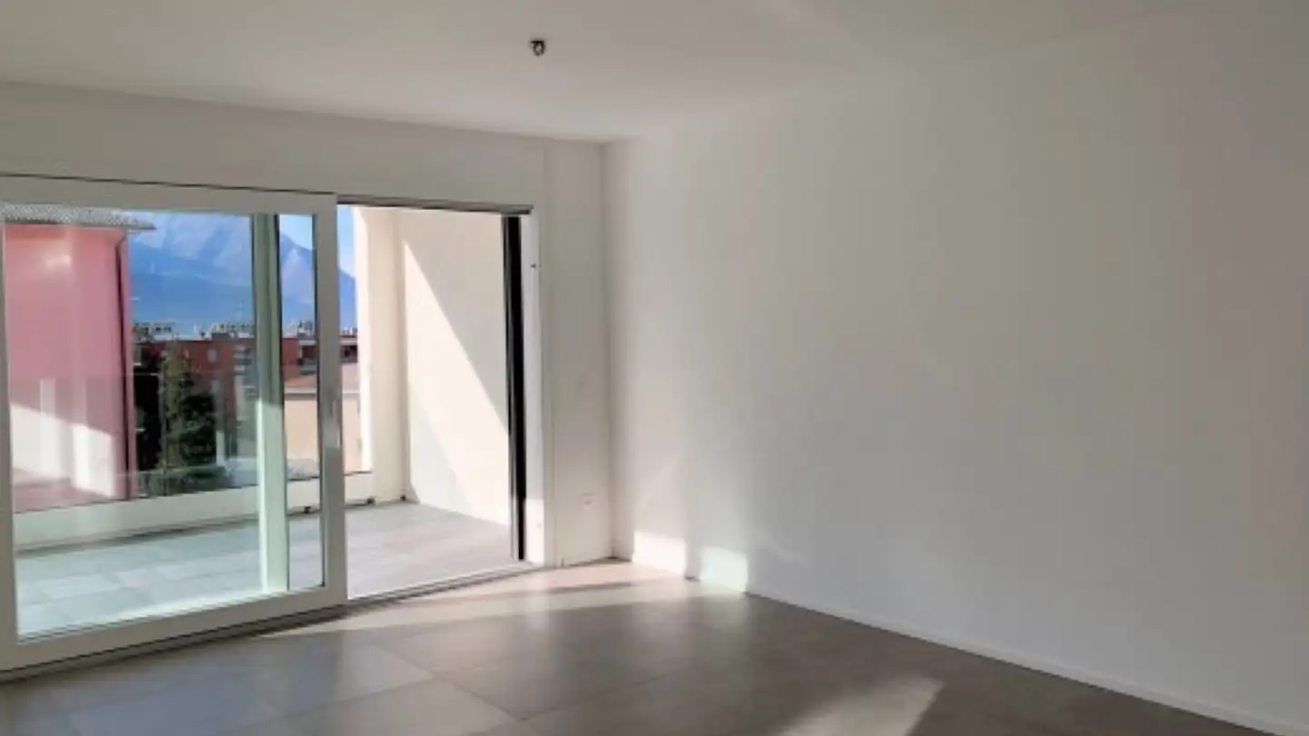 Appartamento in affitto - Viale Stazione, 6512 Giubiasco - Photo 2