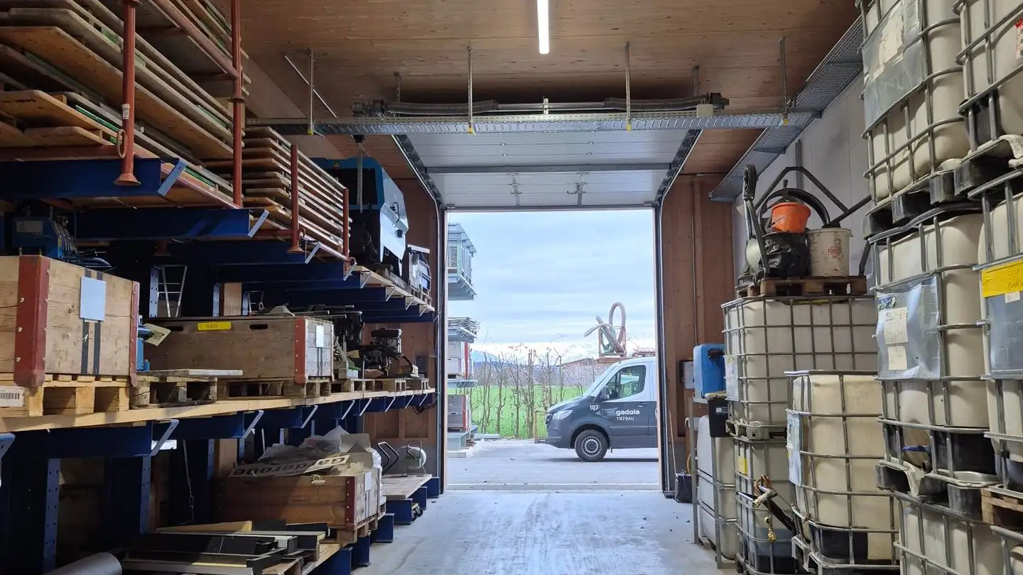 Gewerbe mieten - Alte Riedikerstrasse 63b, 8610 Uster