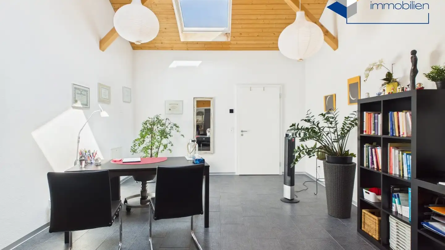Commercial à louer - Adetswilerstrasse 3a, 8344 Bäretswil