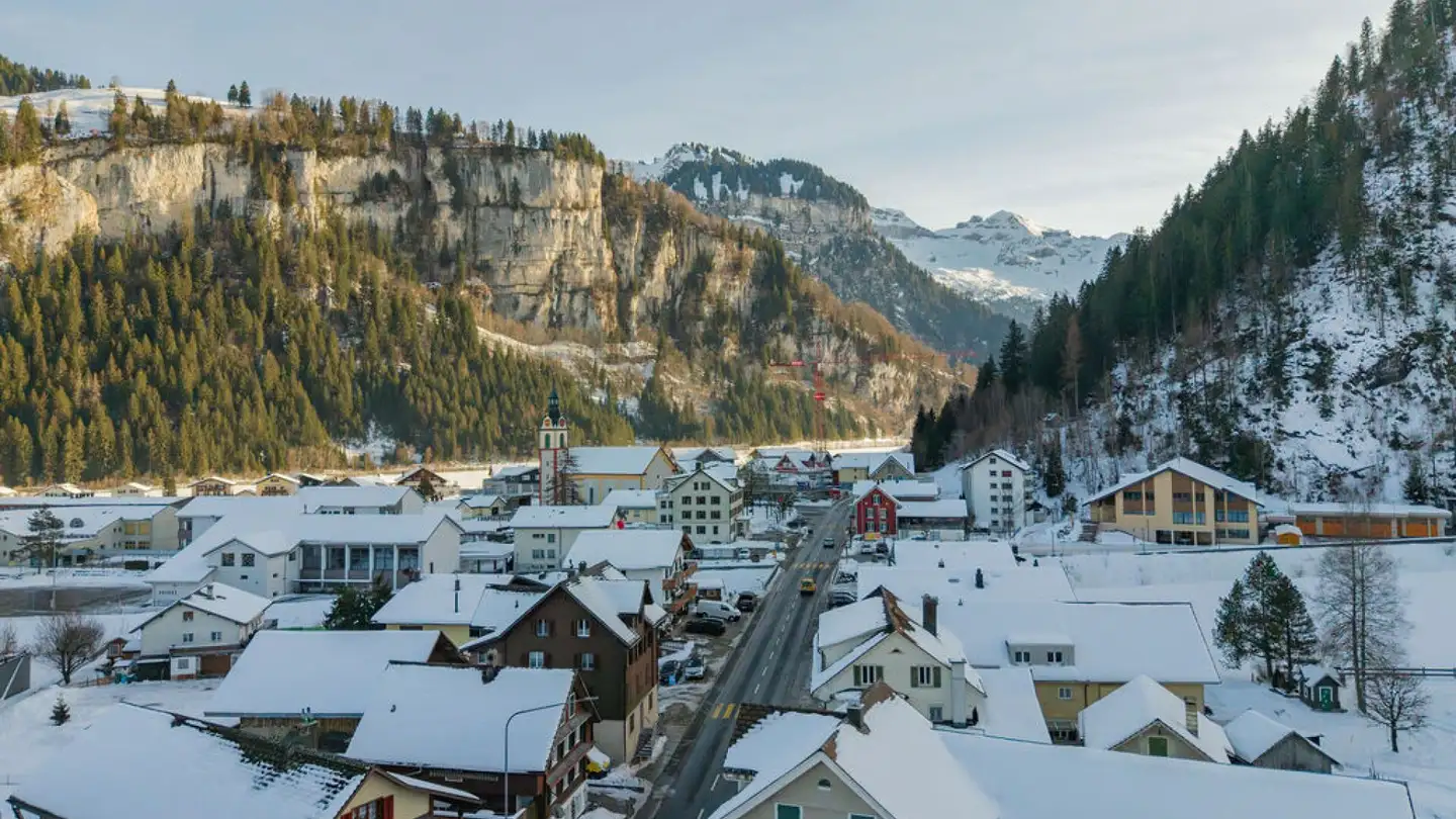 Mixed-use building for sale - Waagtalstrasse 12, 8842 Unteriberg - Photo 2