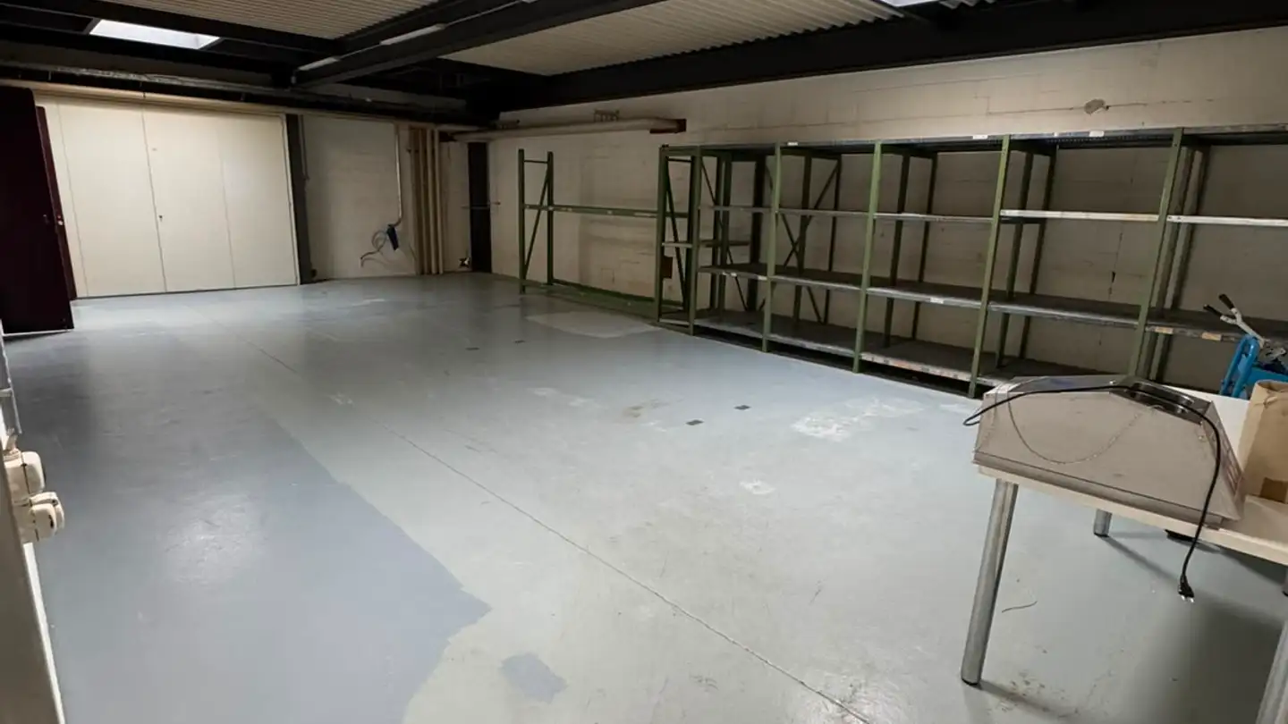 Commerciale in affitto - Industriestrasse 17, 8625 Gossau ZH