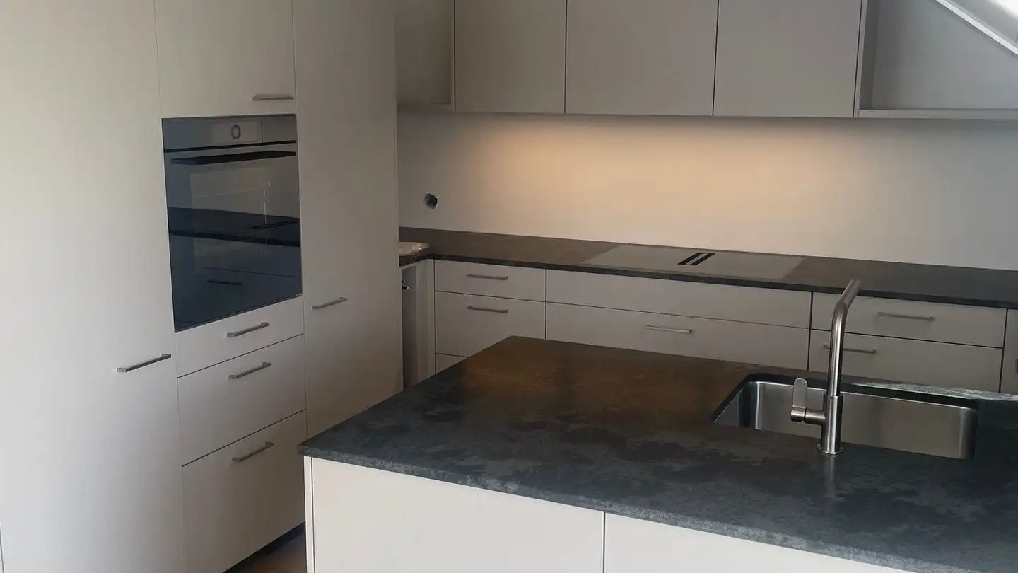 Dachgeschosswohnung mieten - Stationsstrasse 11c, 3628 Uttigen