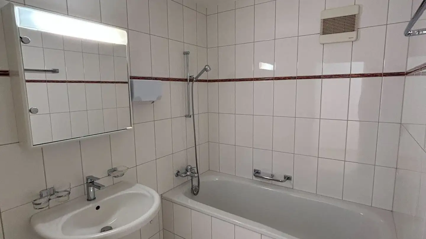 Medical practice for rent - Rue De La Gare / Bahnhofstrasse 39, 2502 Biel/Bienne - Photo 4