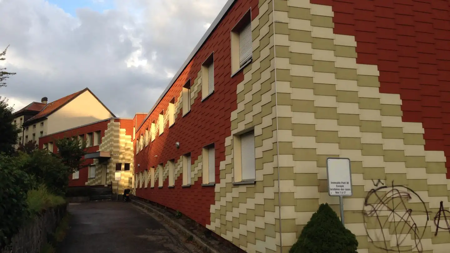 Garage for rent - Rue Du Pont 38, 2300 La Chaux-de-Fonds