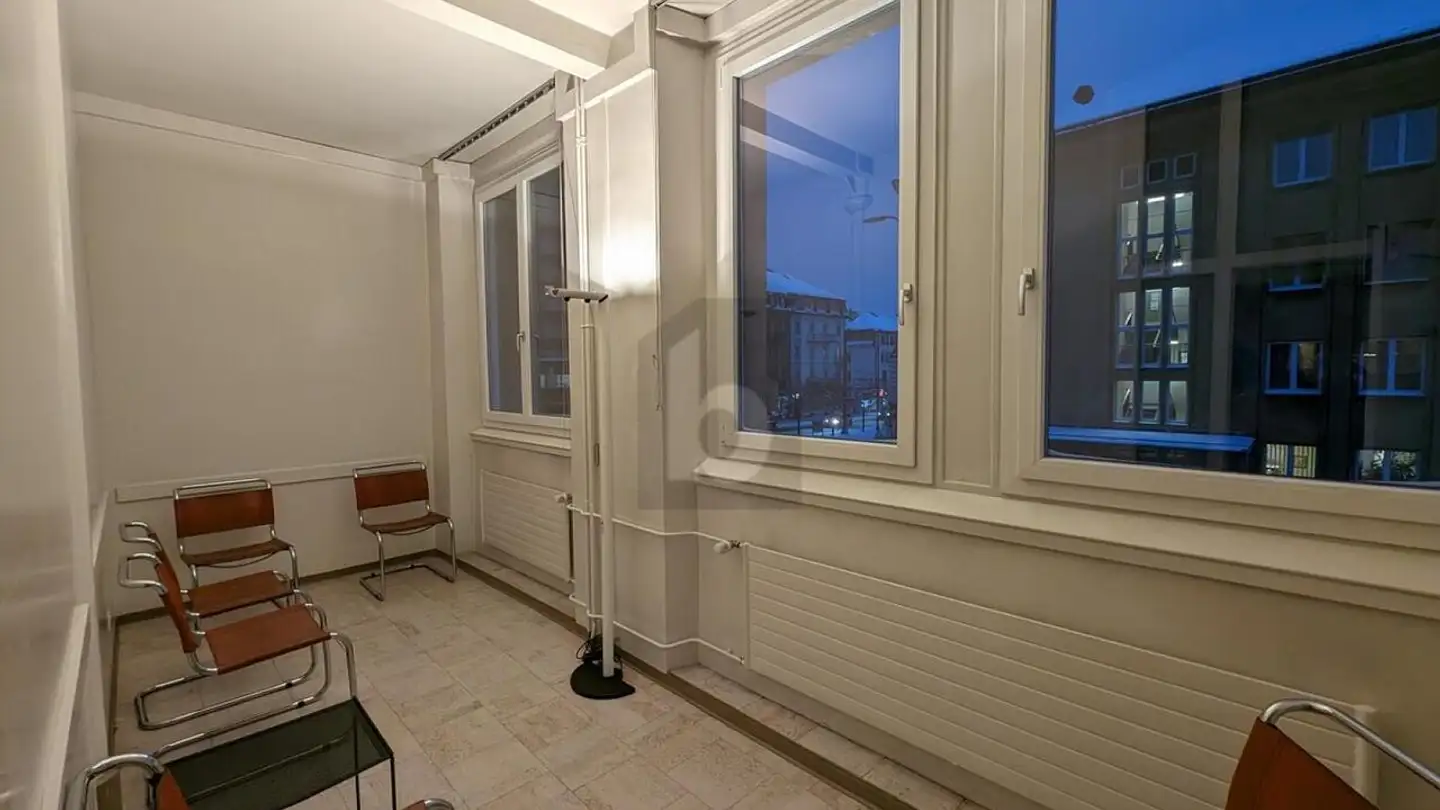 Bureau à louer - 2300 La Chaux-de-Fonds - Photo 2