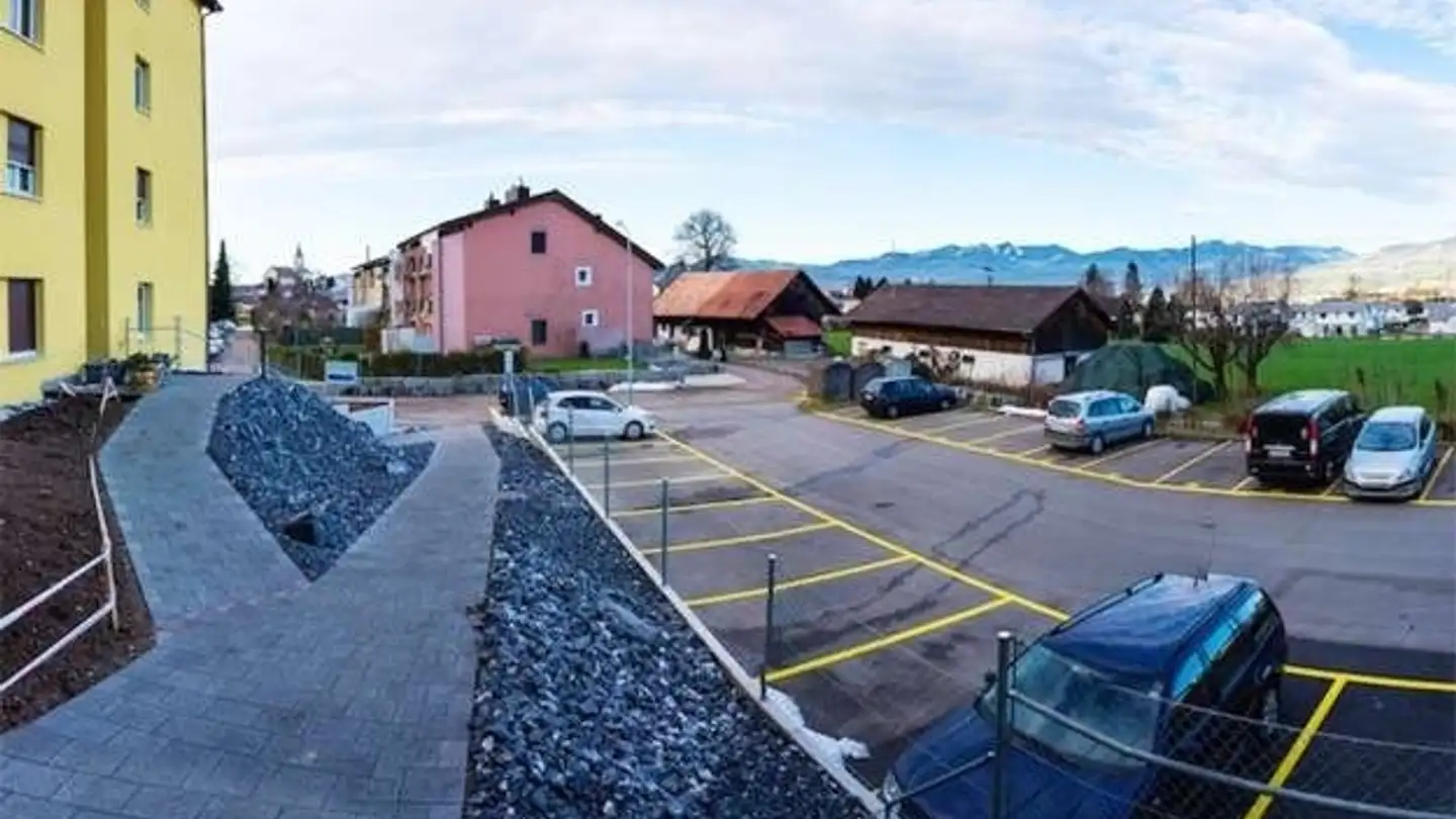 Place de parking extérieure à louer - Kronenwis, 8864 Reichenburg