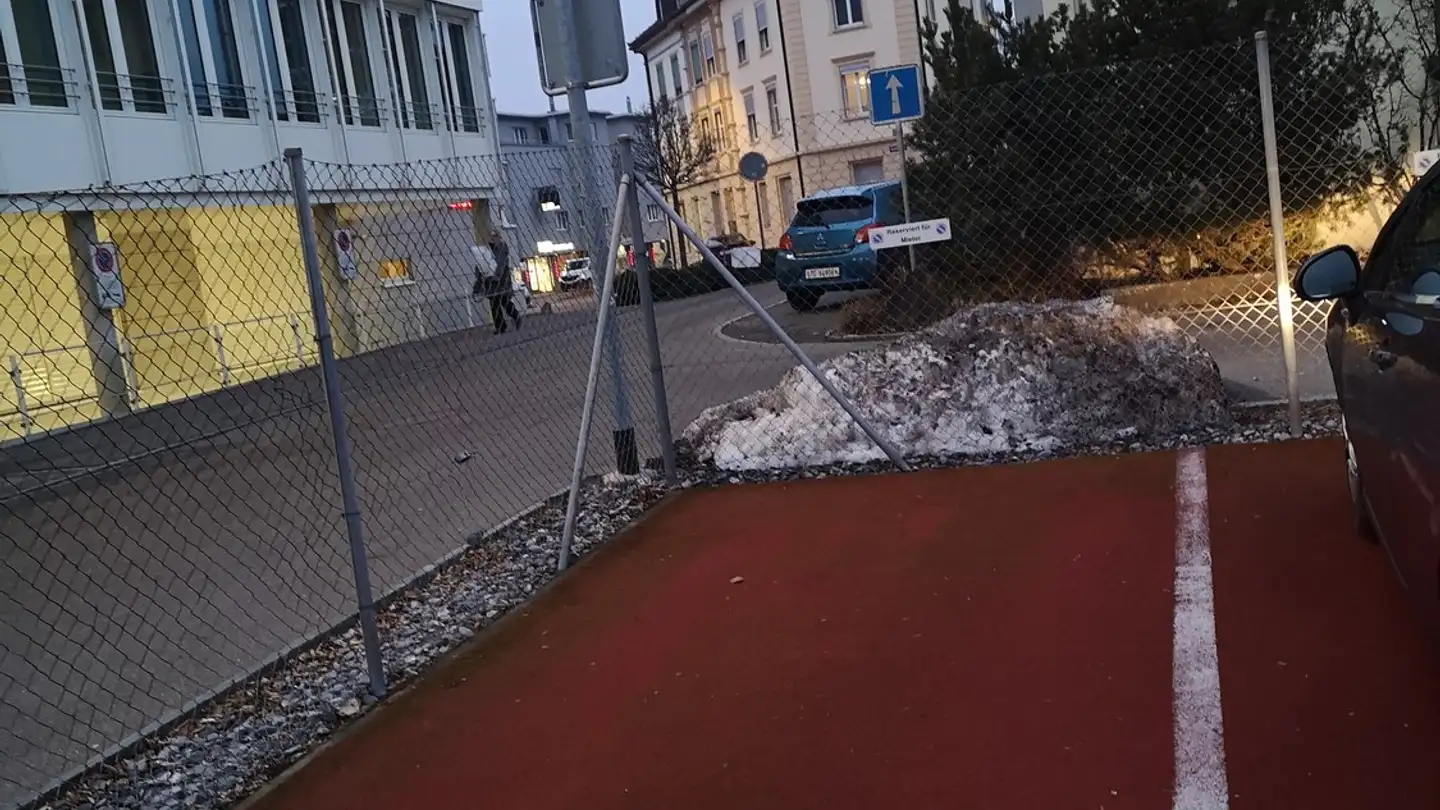 Place de parking extérieure à louer - Dufourstrasse 4, 9500 Wil SG