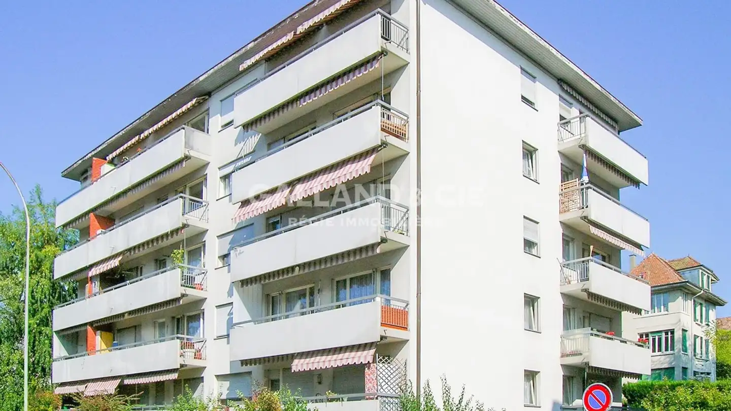 Place de parking couverte à louer - Rue De Verdeaux, 1020 Renens VD