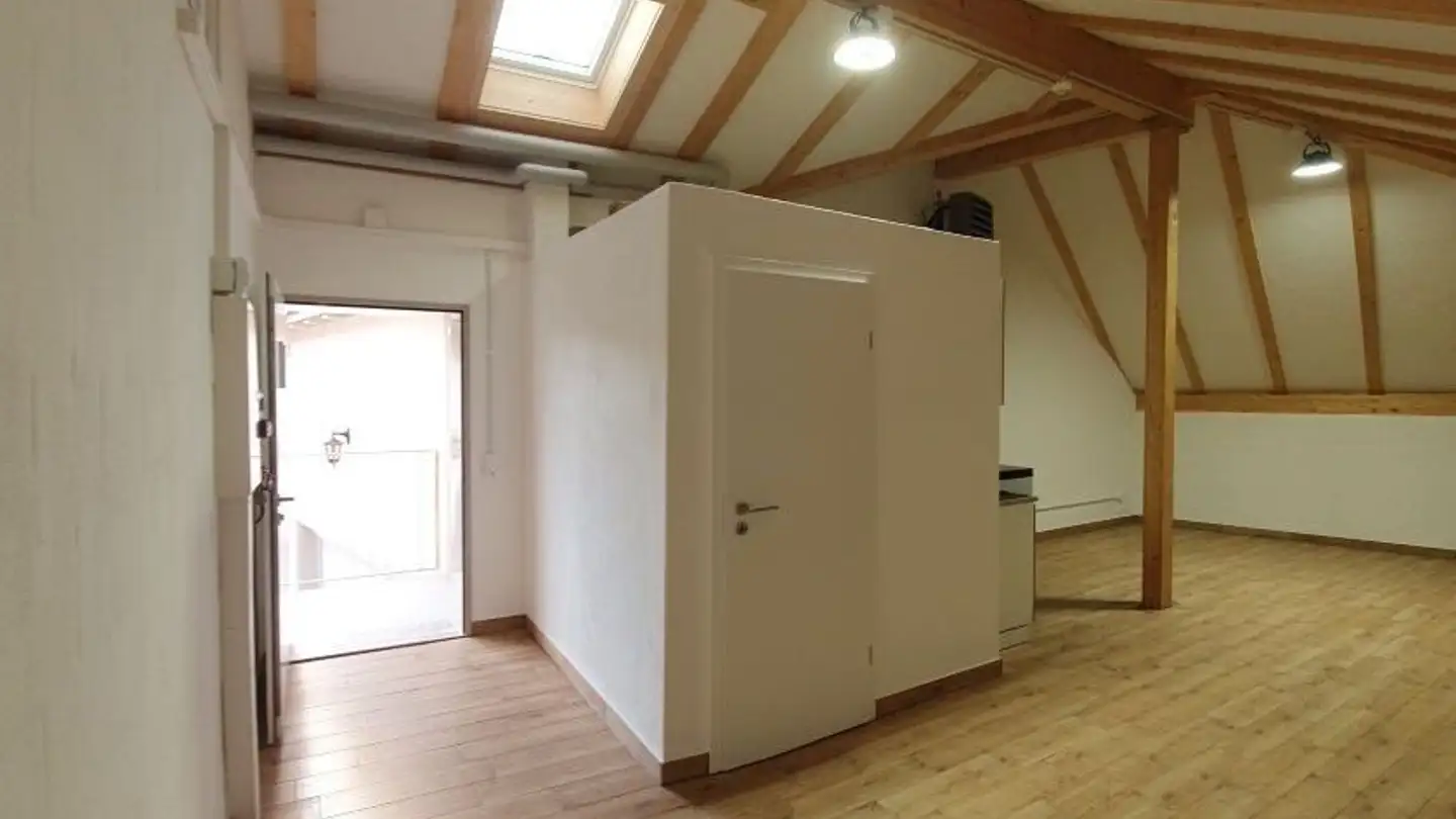 Commercial à louer - Breitistrasse 1a, 8335 Hittnau