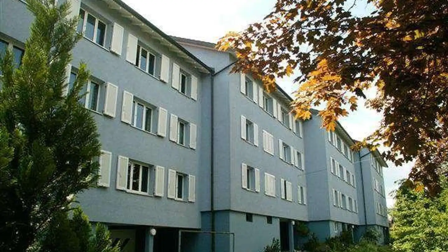 Place de parking intérieure pour moto à louer - Wehntalerstrasse, 8105 Regensdorf