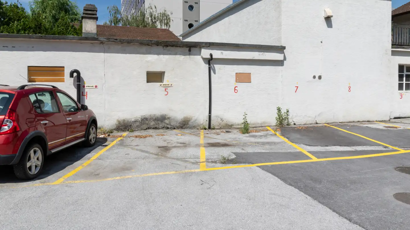 Place de parking extérieure à louer - Avenue De France 63, 1950 Sion - Photo 2