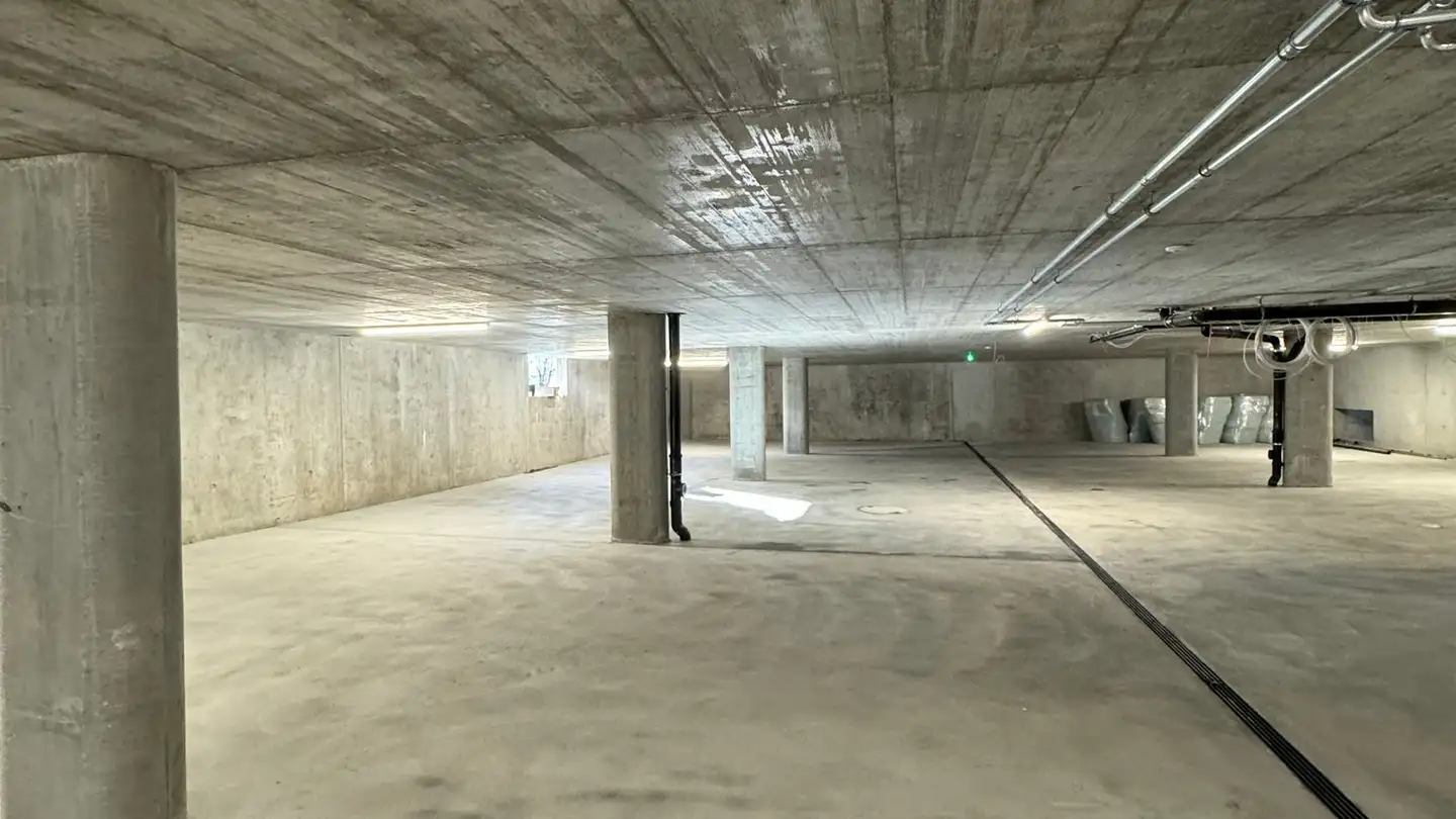 Covered parking space for rent - Veia Soras 33, 7460 Savognin