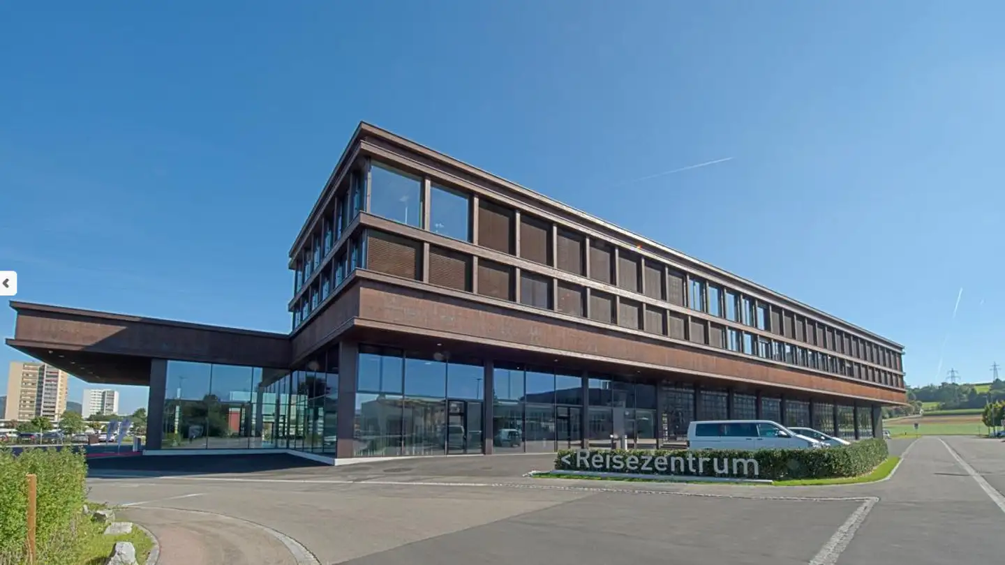 Place de parking extérieure à louer - Schwimmbadstrasse 1, 5210 Windisch