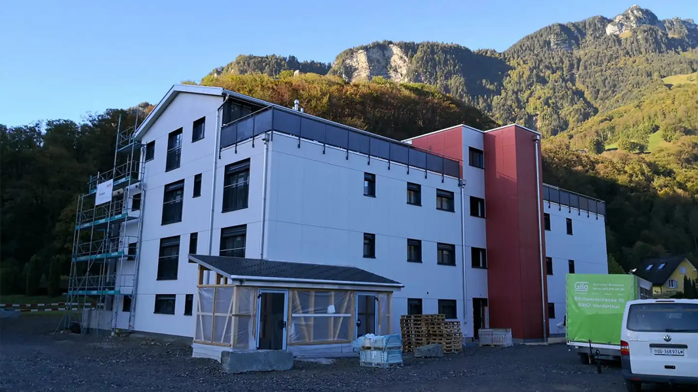 Place de parking souterraine à louer - Hauptstrasse 65a, 8867 Niederurnen