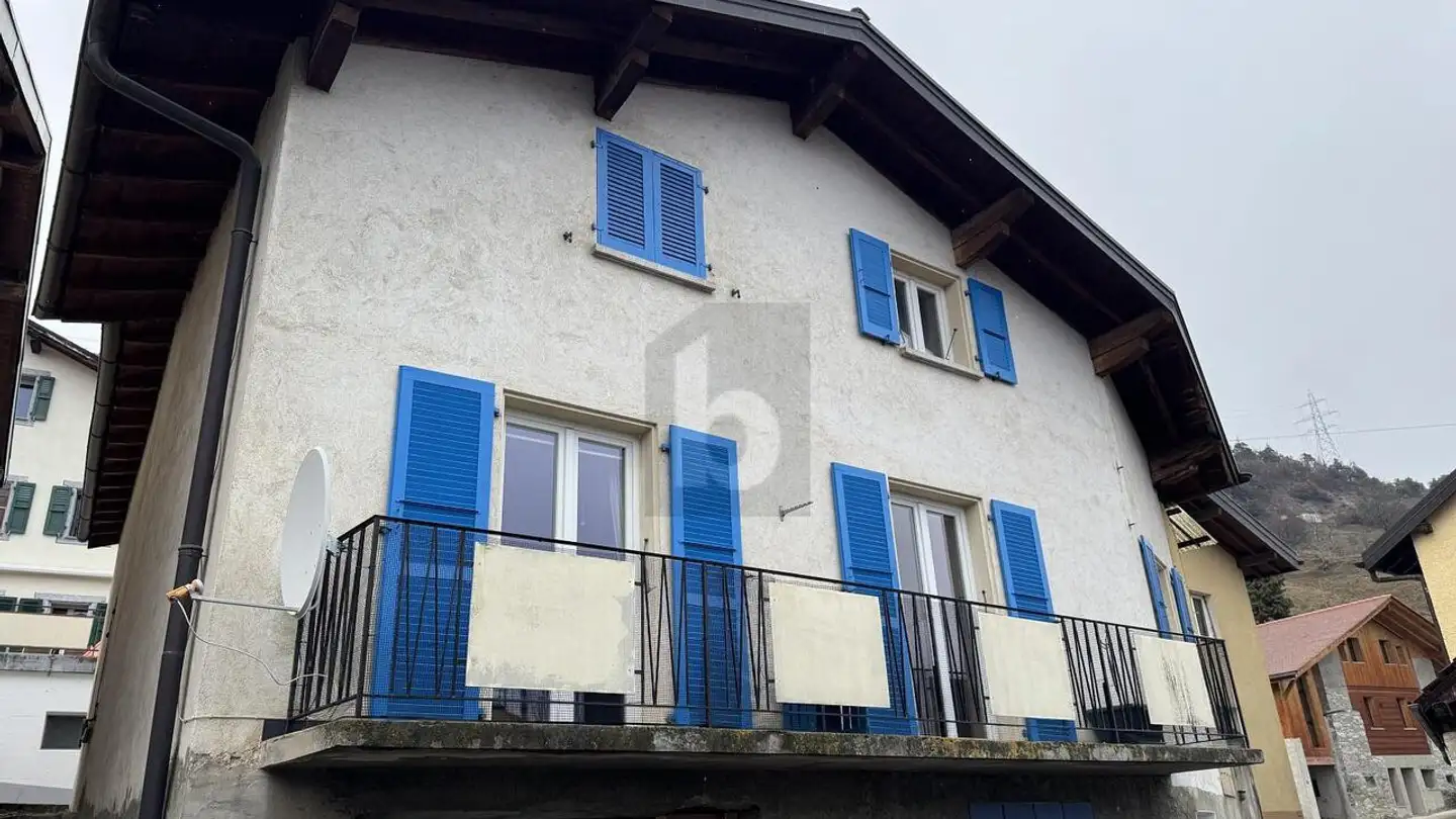 Row house for sale - 1976 Erde