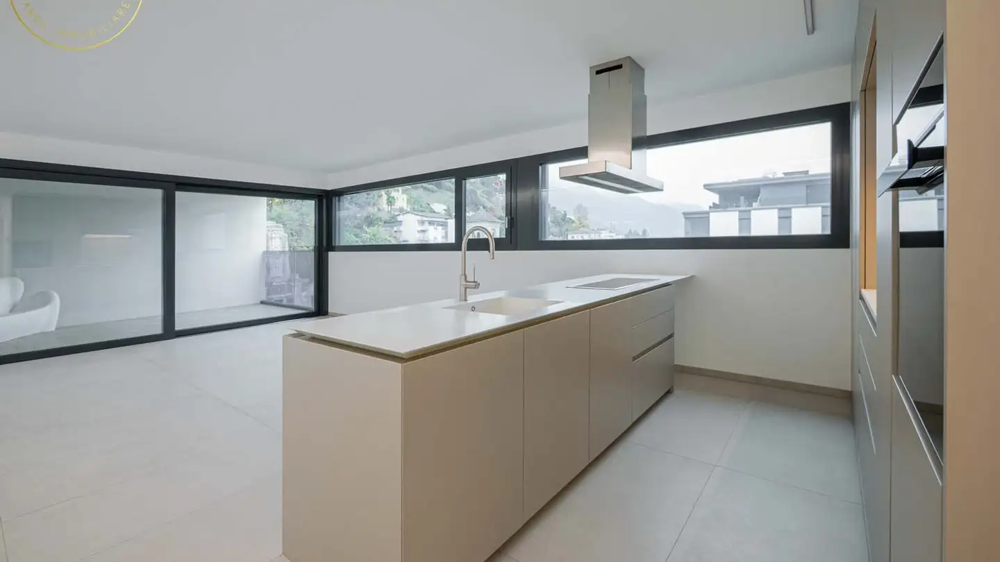 Stepped apartment for sale - 6600 Locarno - Photo 4