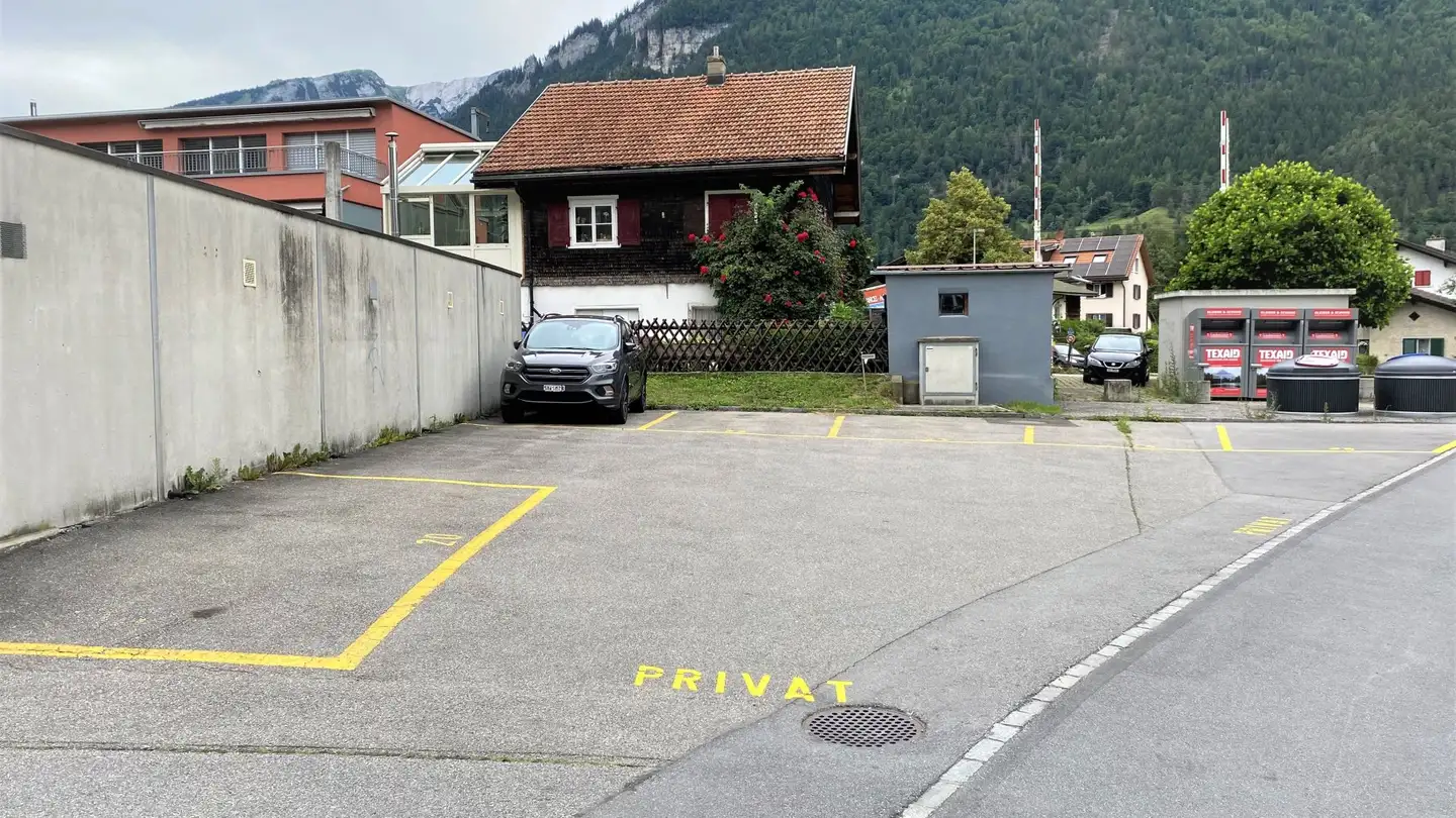 Outdoor parking space for rent - Rieven 16, 7013 Domat/Ems
