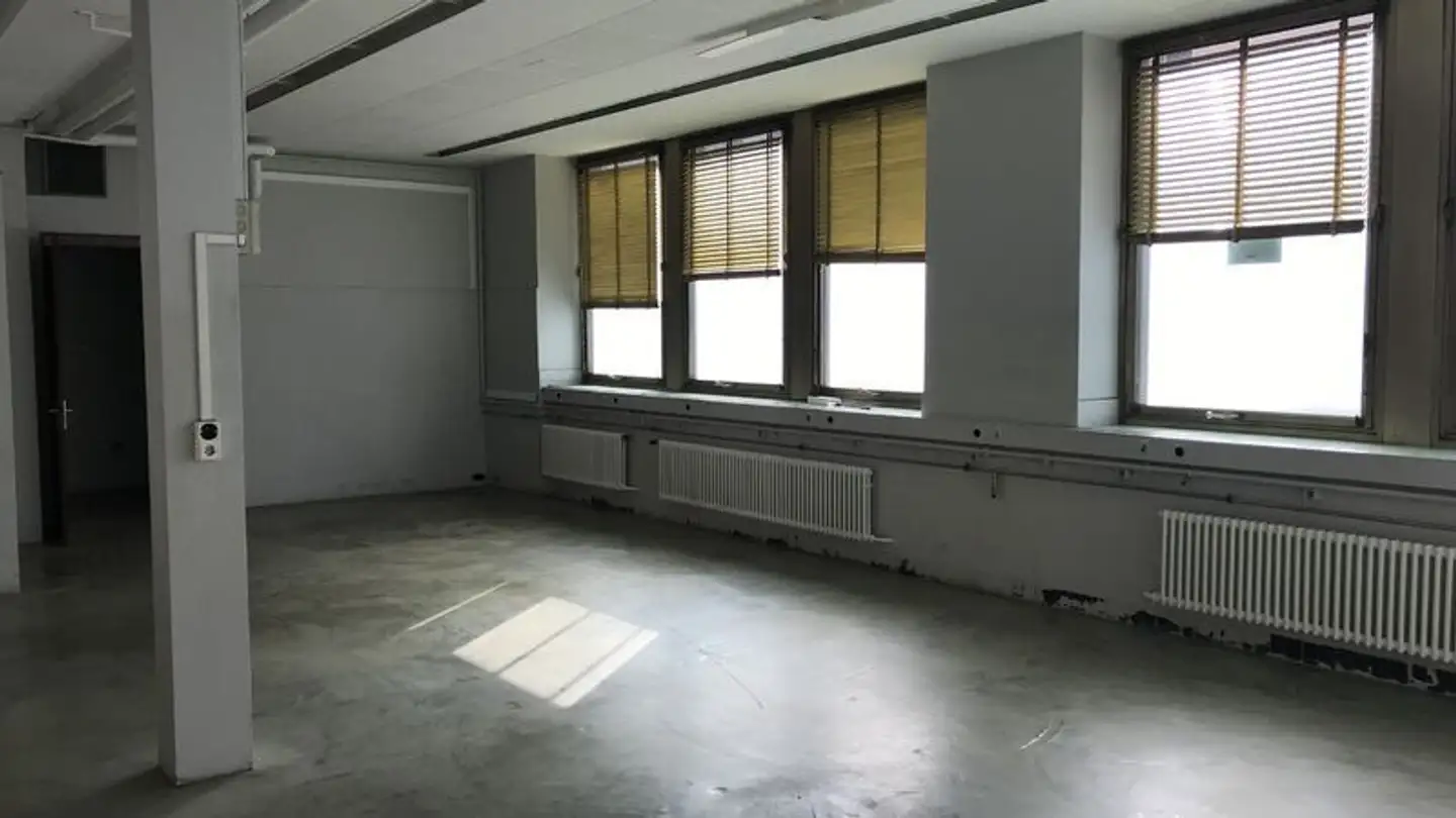 Negozio in affitto - Rue Numa-Droz 142, 2300 La Chaux-de-Fonds - Foto 2