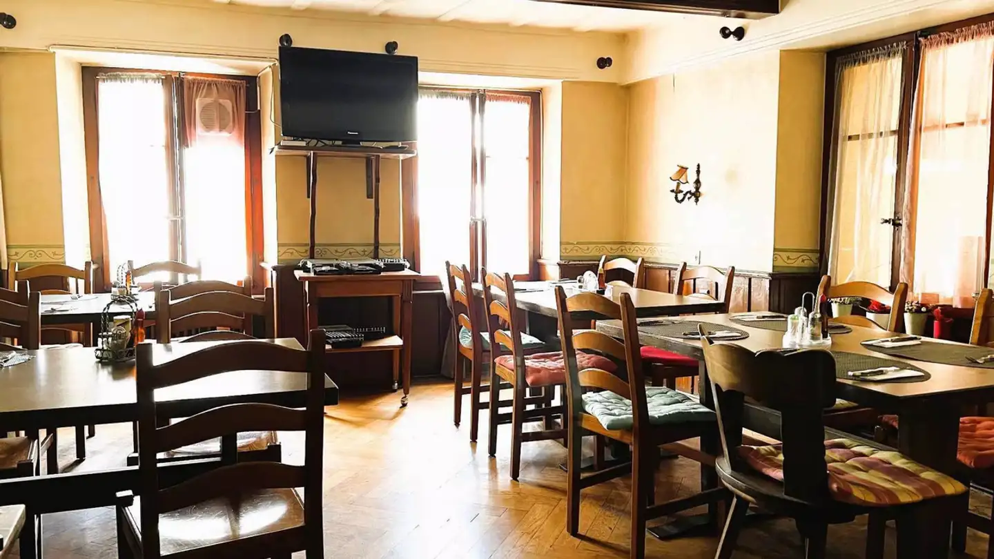 Commercial for sale - 1912 Leytron