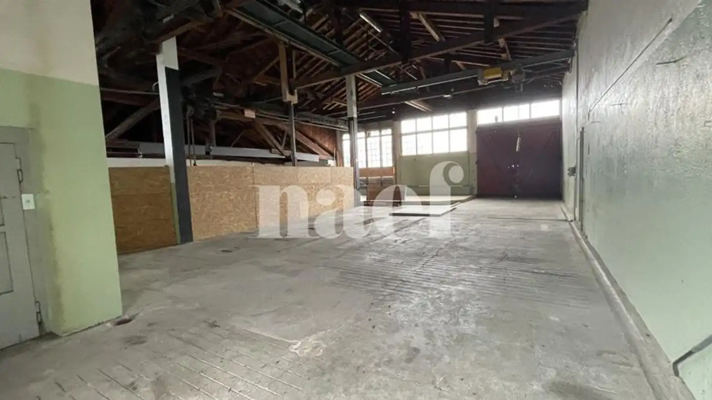 Mischgenutztes Gebäude mieten - 1195 Bursinel