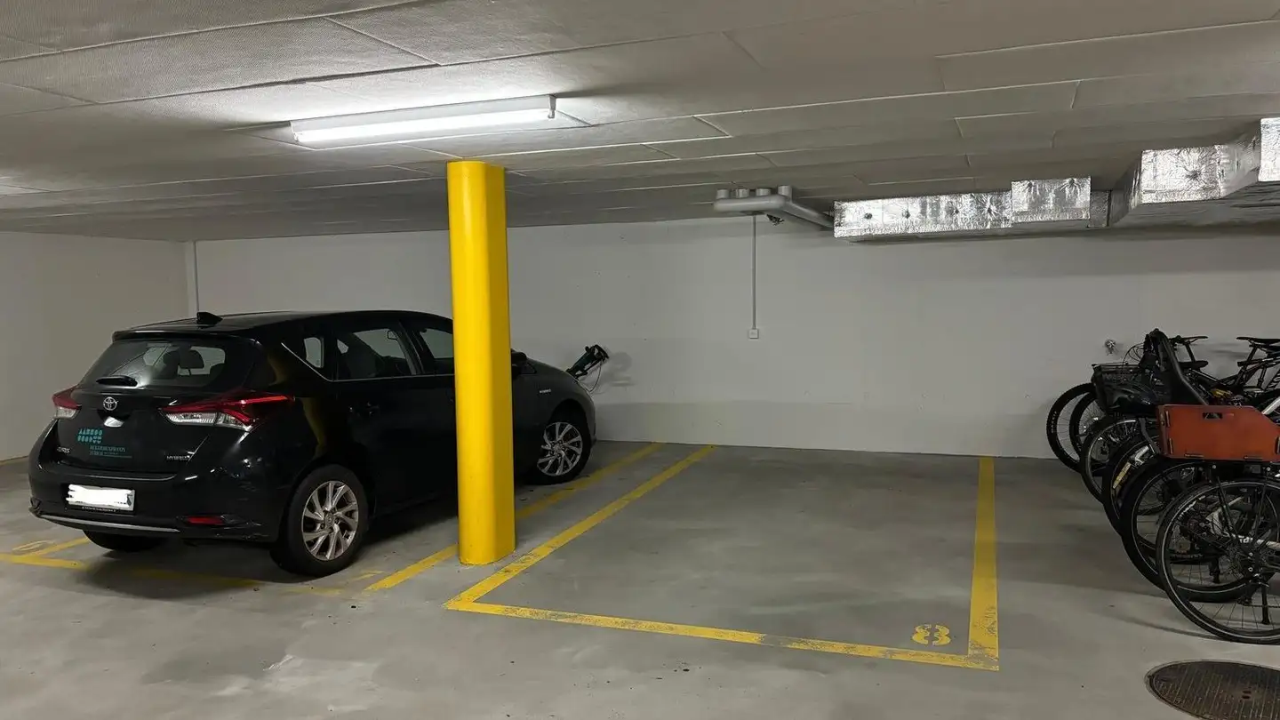 Place de parking souterraine à louer - 8050 Zürich