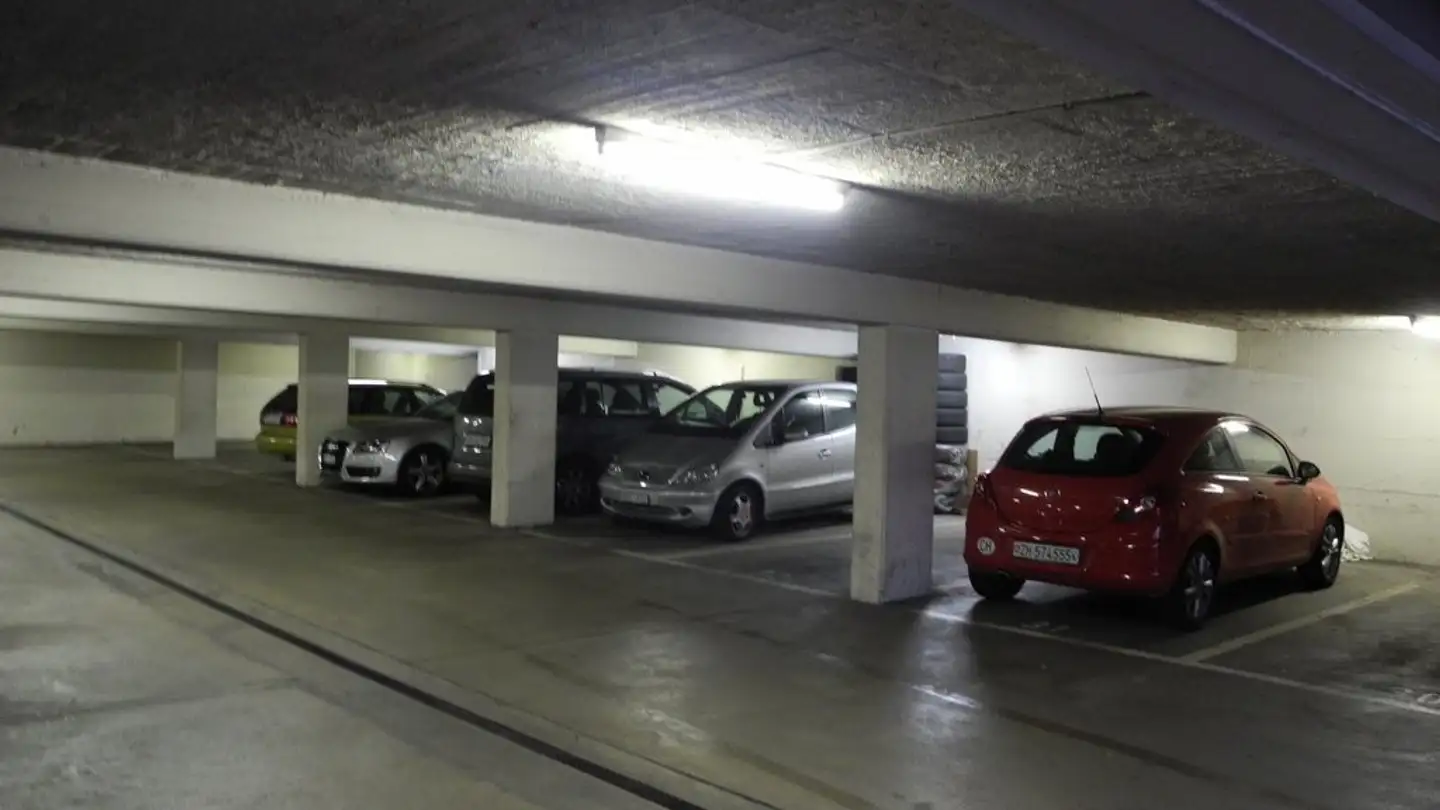 Place de parking souterraine à louer - Moosburgstrasse 17, 8307 Effretikon