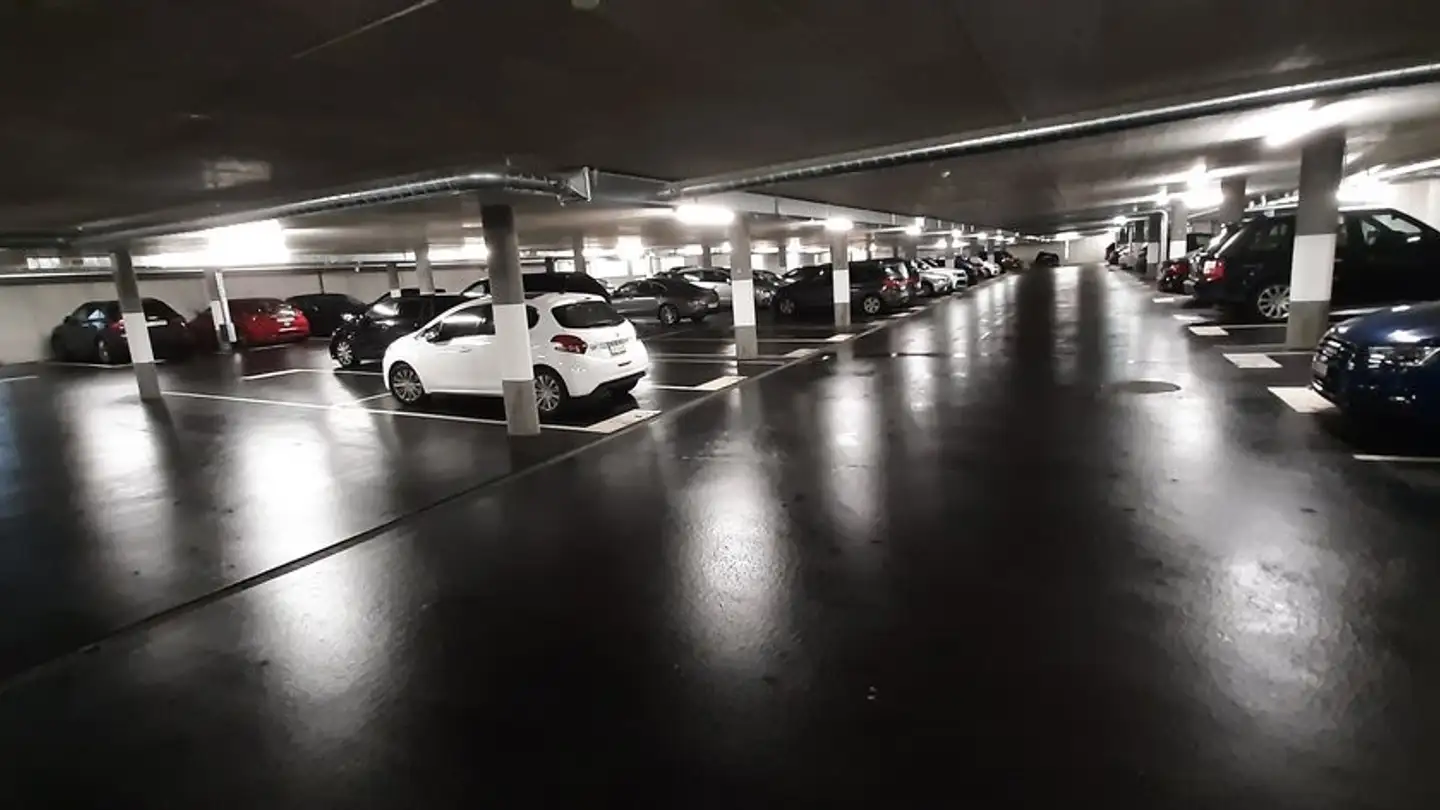 Überdachter Motorradparkplatz mieten - Bergstrasse 22, 8953 Dietikon - Foto 3