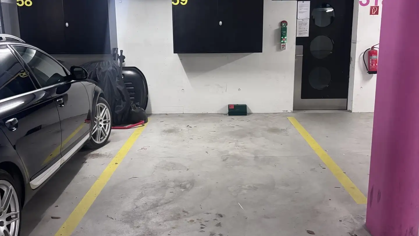 Single garage for rent - Flüelastrasse 31a, 8047 Zürich