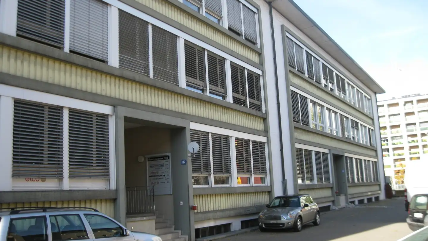 Outdoor parking space for rent - Bernerstrasse Nord 180, 8064 Zürich