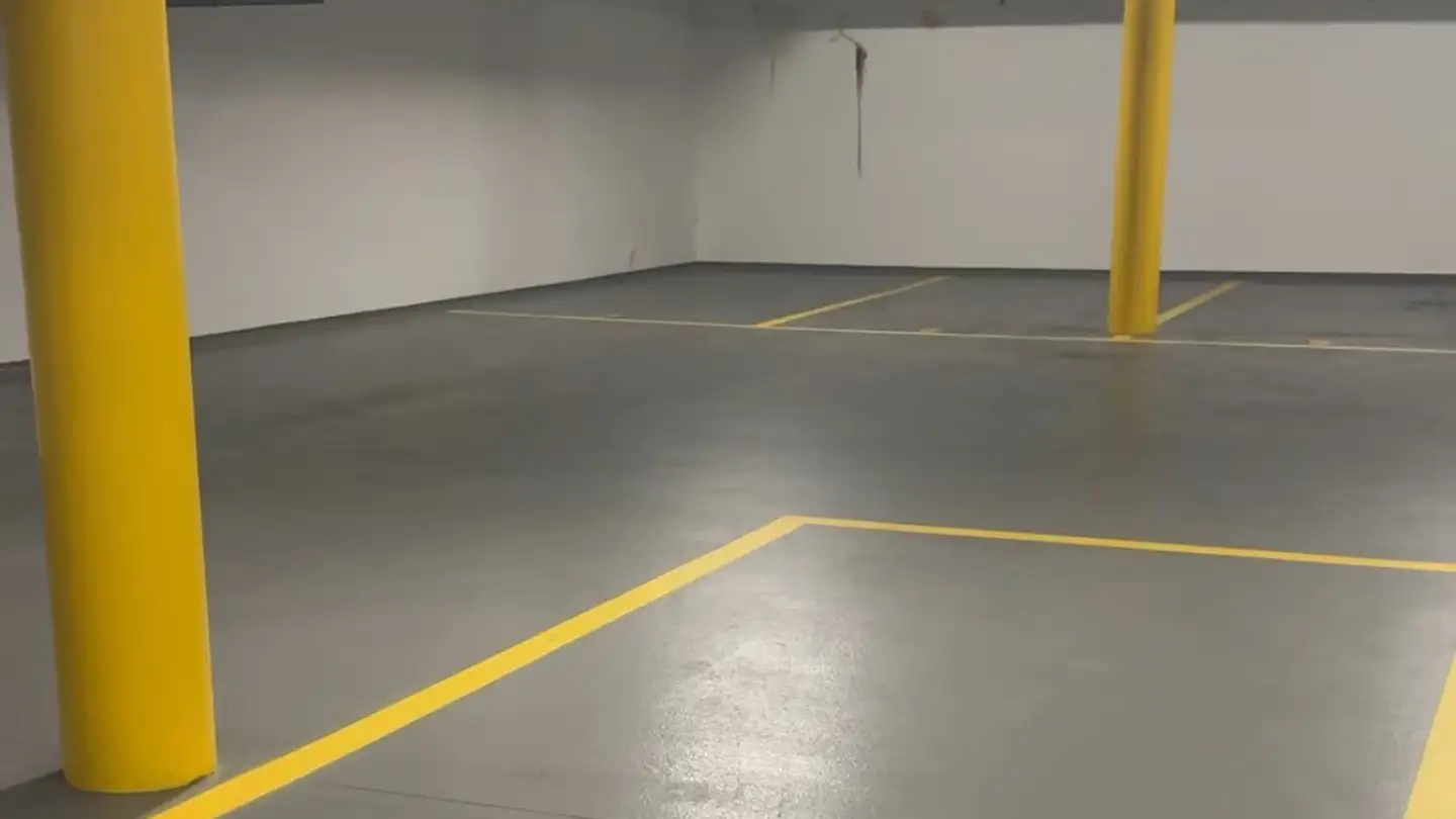 Single garage for rent - Hüttisstrasse 8, 8050 Zürich