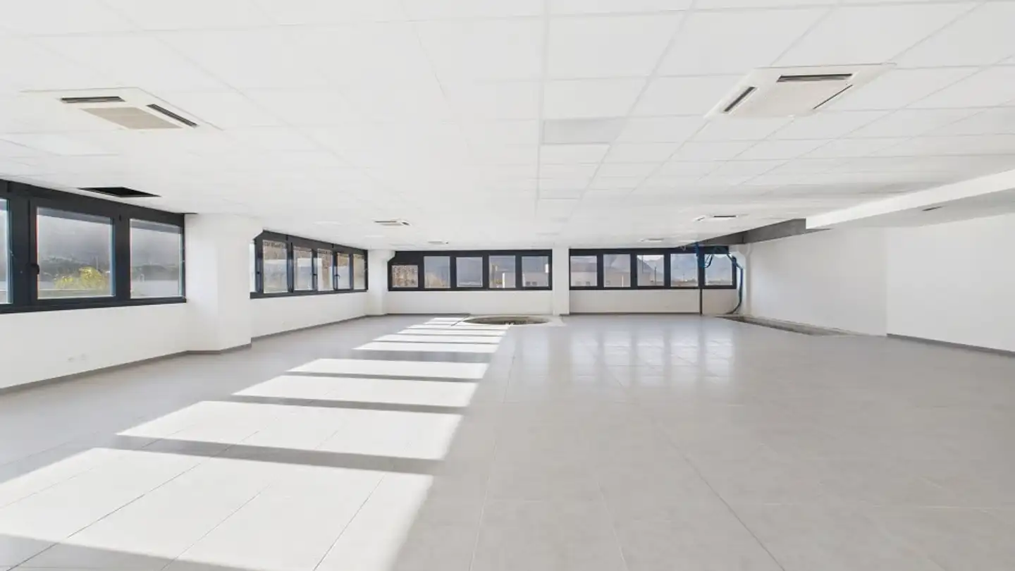 Office space for sale - 6512 Giubiasco