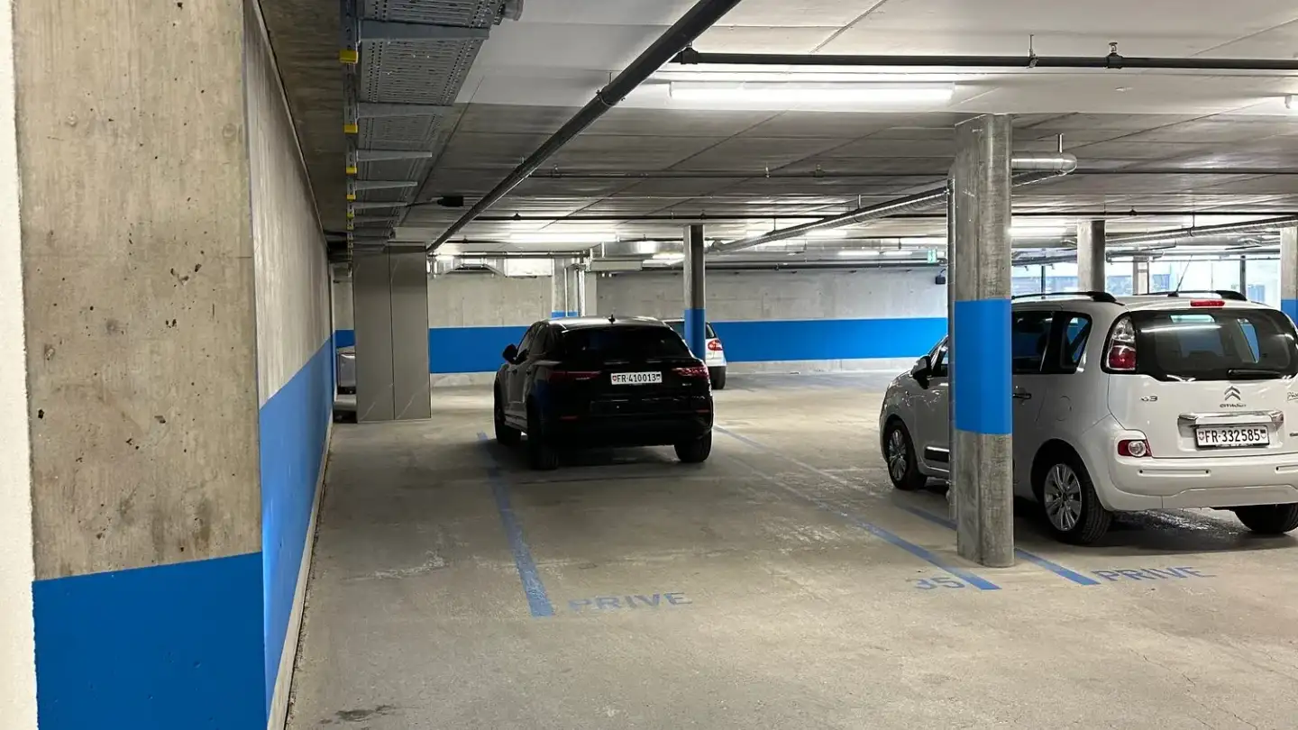 Place de parking souterraine à louer - Route Des Echervettes 47, 1680 Romont FR - Photo 3
